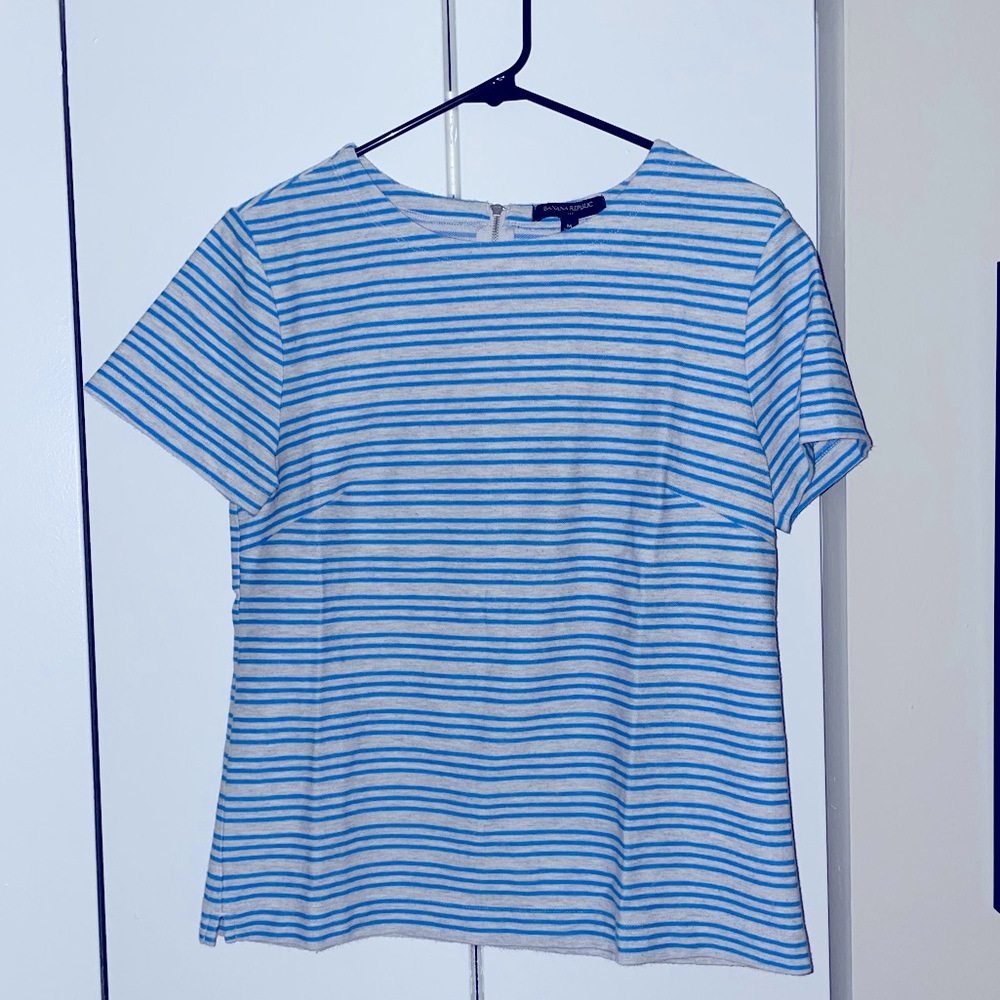 3/$30 Banana Republic short sleeved blouse